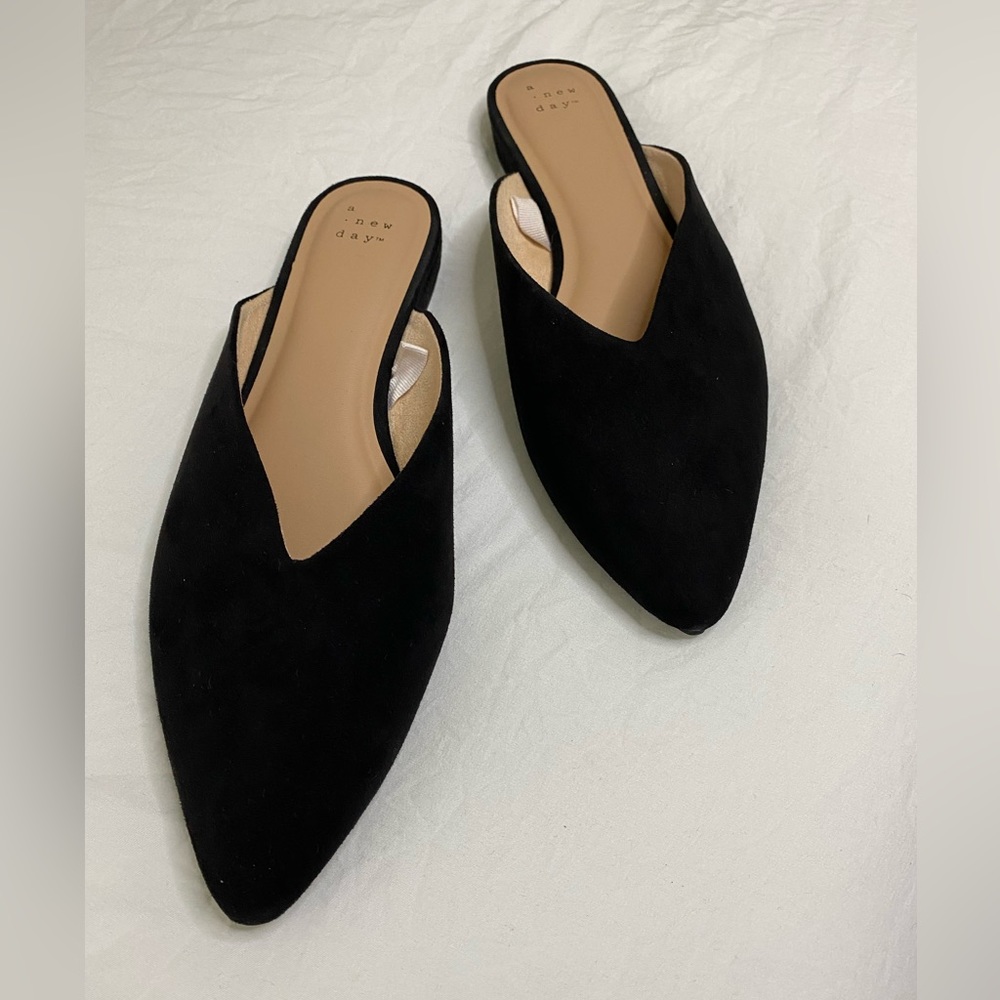 A NEW DAY - Size 9.5 - black flats